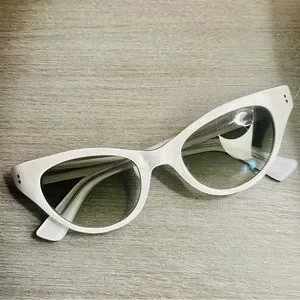 NOS VINTAGE 60s CAT EYE sunglasses W/NEW green gradient LENS!! Accessories | Nos Vintage 6s Cat Eye Sunglasses Wnew Green  main image 2